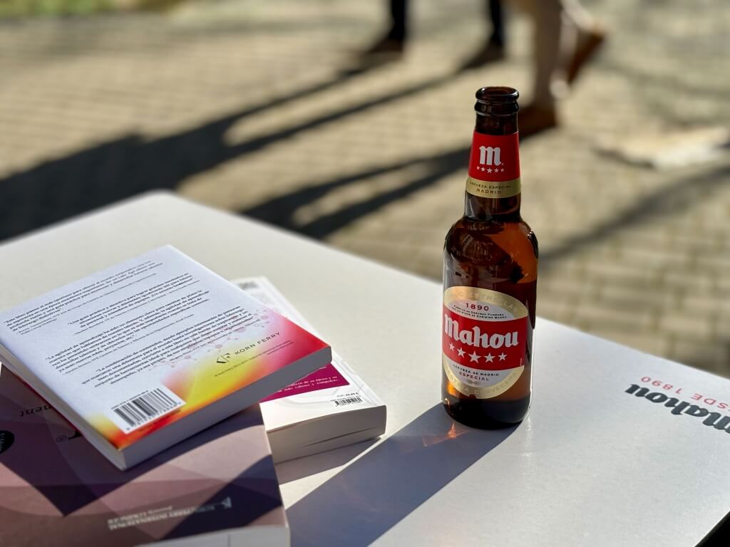Mahou San Miguel se convierte en colaboradora oficial de la Feria del Libro de Madrid 2025